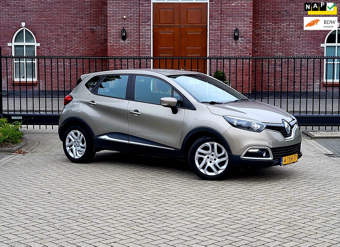 Renault Captur - 0.9 TCe Expression / Navi / Pdc / Airco / Trekhaak / Cruise control - AutoWereld.nl