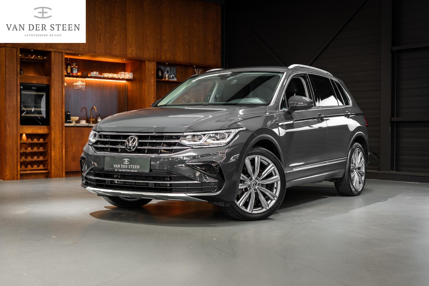 Volkswagen Tiguan - 2.0 TSI 4Motion | Stoel/Stuurverwarming | 22Inch | Apple Carplay - AutoWereld.nl
