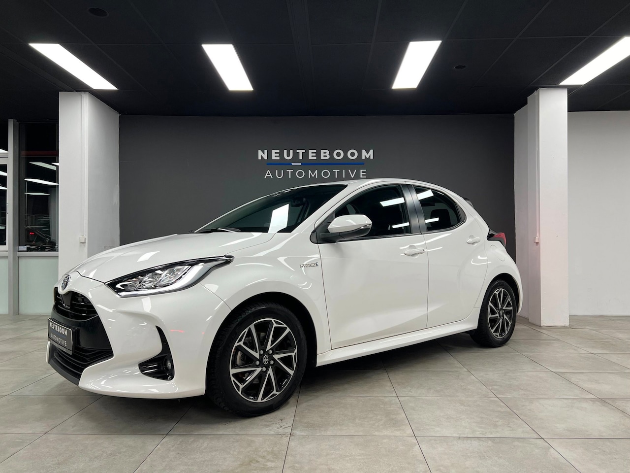 Toyota Yaris - 1.5 Hybrid Dynamic | Carplay | Cam | Keyless| - AutoWereld.nl