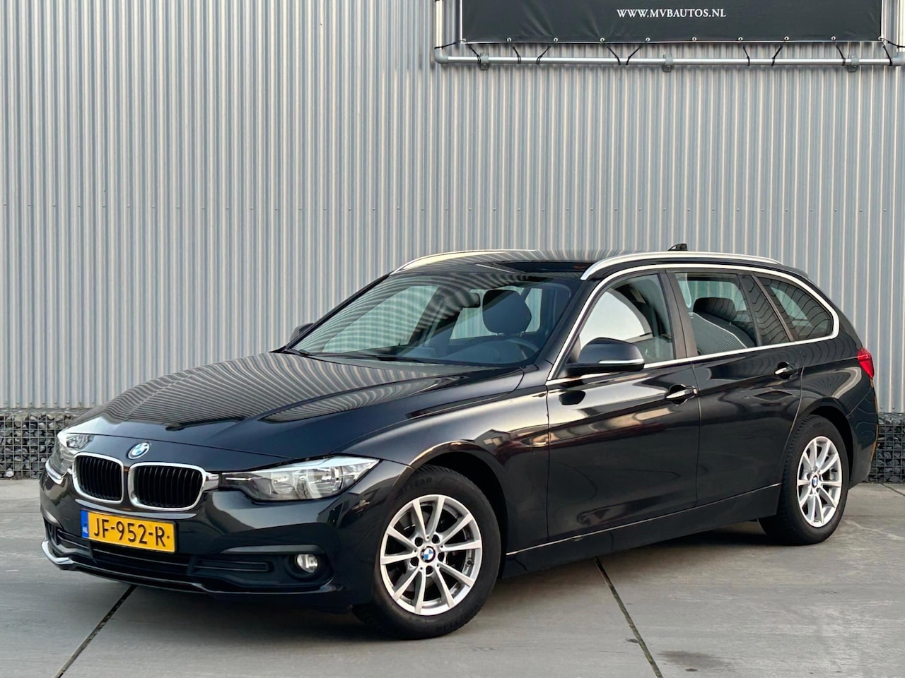BMW 3-serie Touring - 318i Essential 318i Essential, Navi, Clima, Cruise, NAP, 14-4-2027 APK - AutoWereld.nl