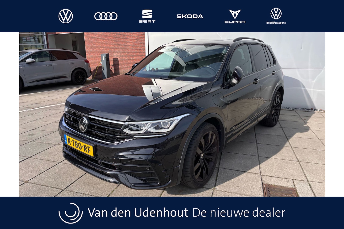 Volkswagen Tiguan - 1.4 TSI eHybrid R-Line Business+ Panoramadak Stoelverwarming Achteruirijcamera - AutoWereld.nl