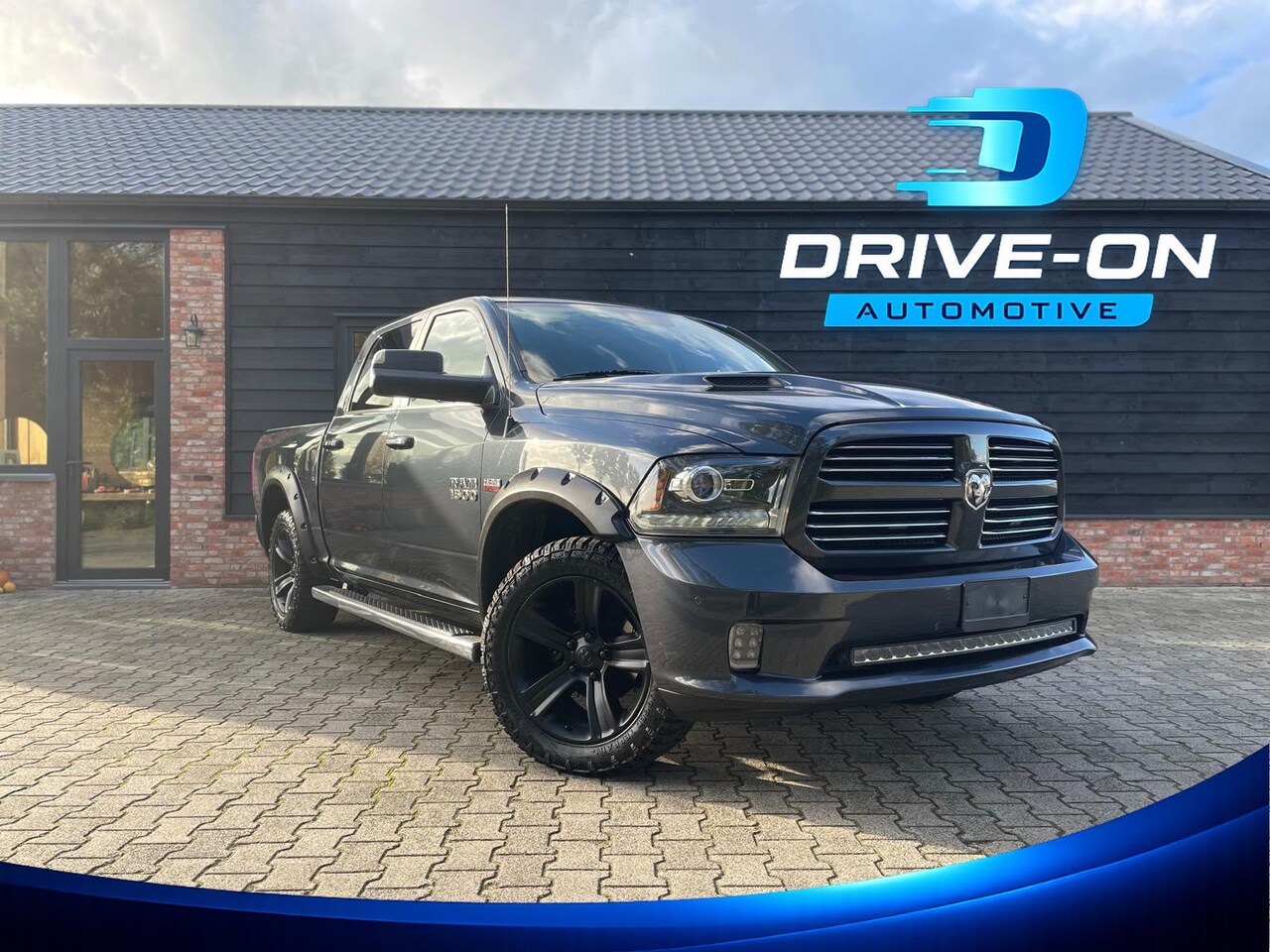 Dodge Ram 1500 - 5.7 V8 4x4 Crew Cab Sport - LPG - Pano - AutoWereld.nl