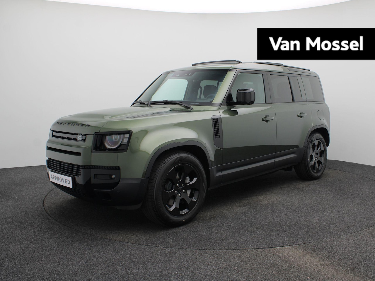 Land Rover Defender 110 - 2.0 P300e 110 Forest Edition 2.0 P300e 110 Forest Edition - AutoWereld.nl