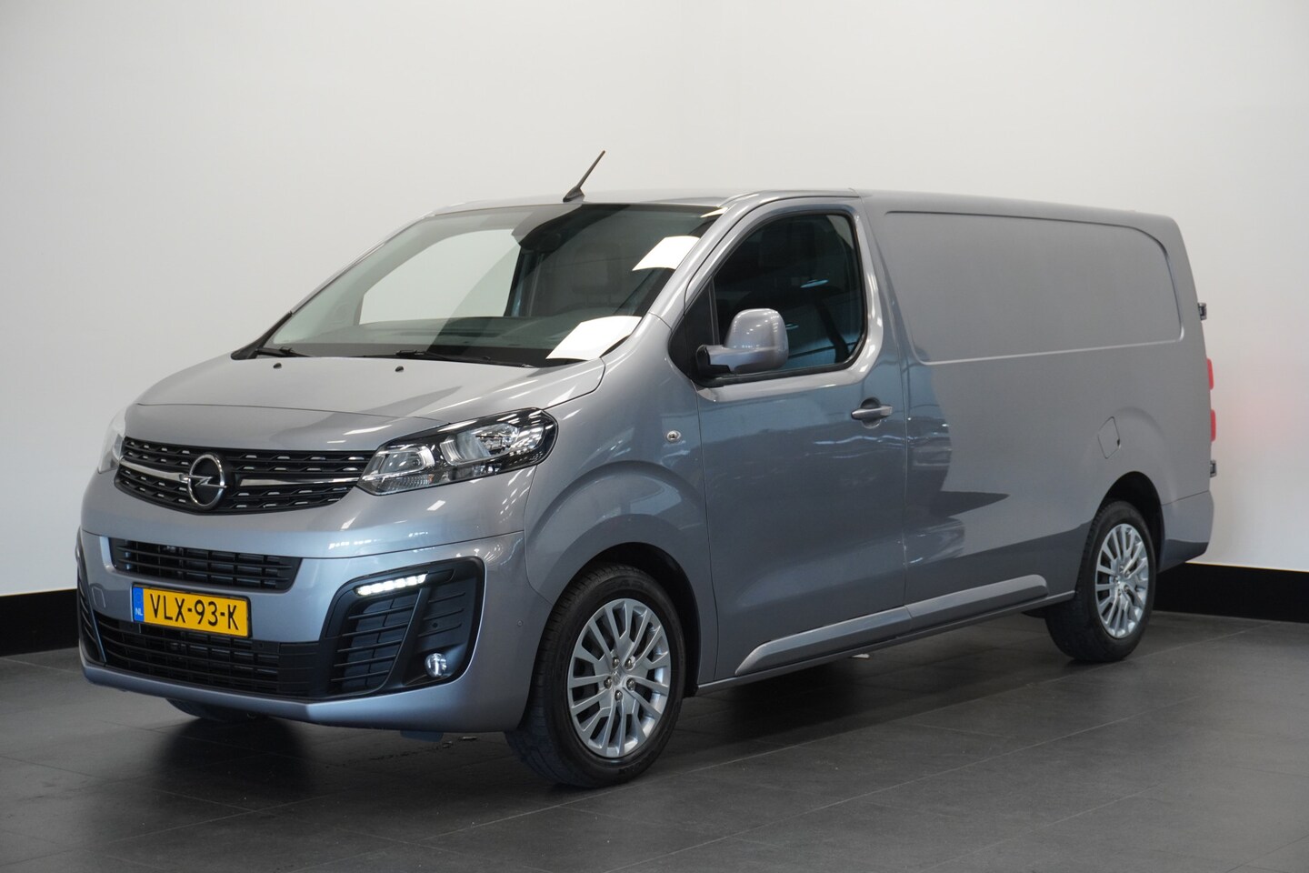 Opel Vivaro - 2.0 CDTI L3 123PK EURO 6 - Airco - Navi - Cruise - €14.900,- Excl. - AutoWereld.nl
