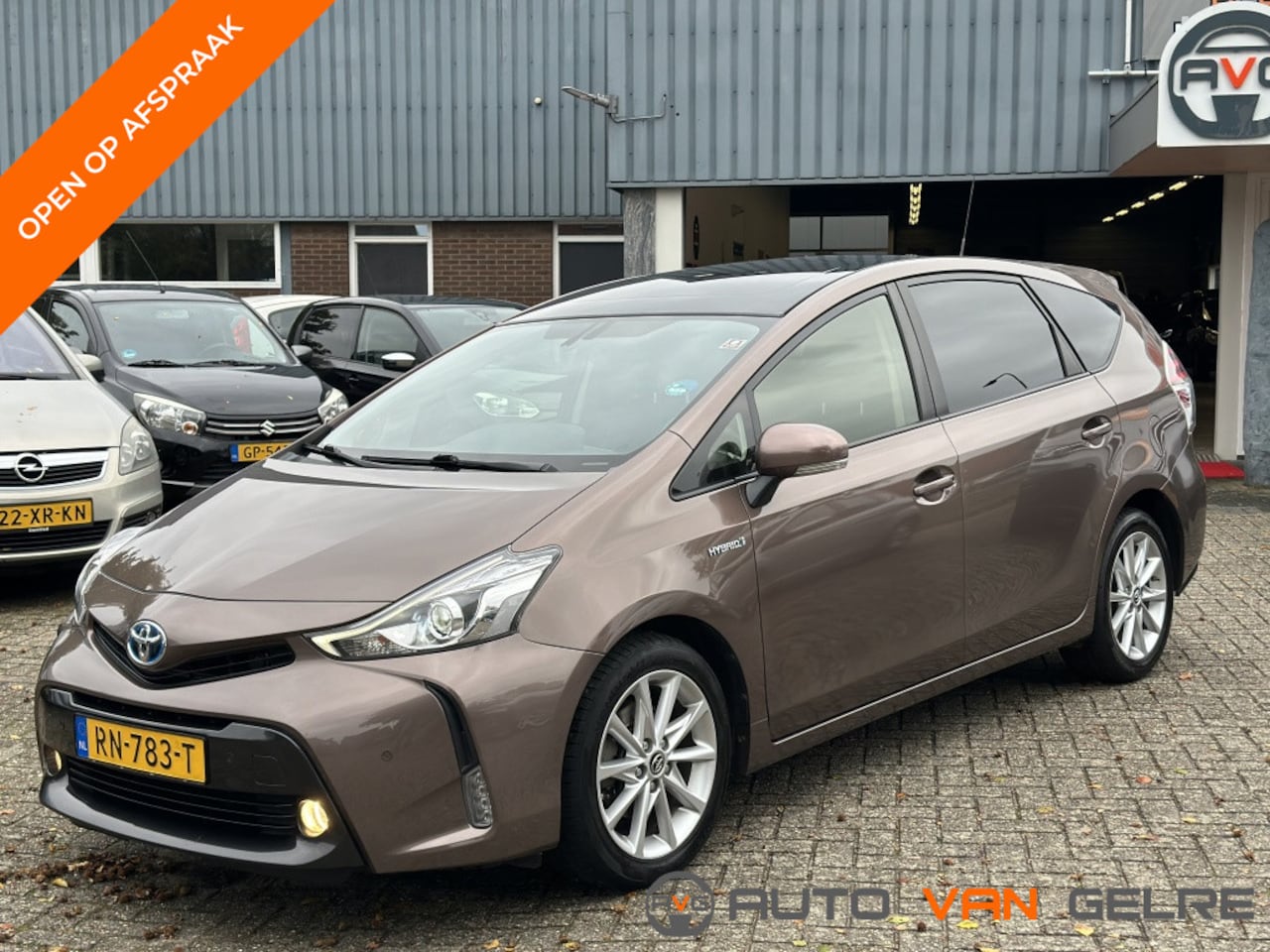 Toyota Prius - 1.8 SkyView Ed. Hybrid 7 PERS*HUD*PANO*PDC*Camera*Xenon*Vol - AutoWereld.nl
