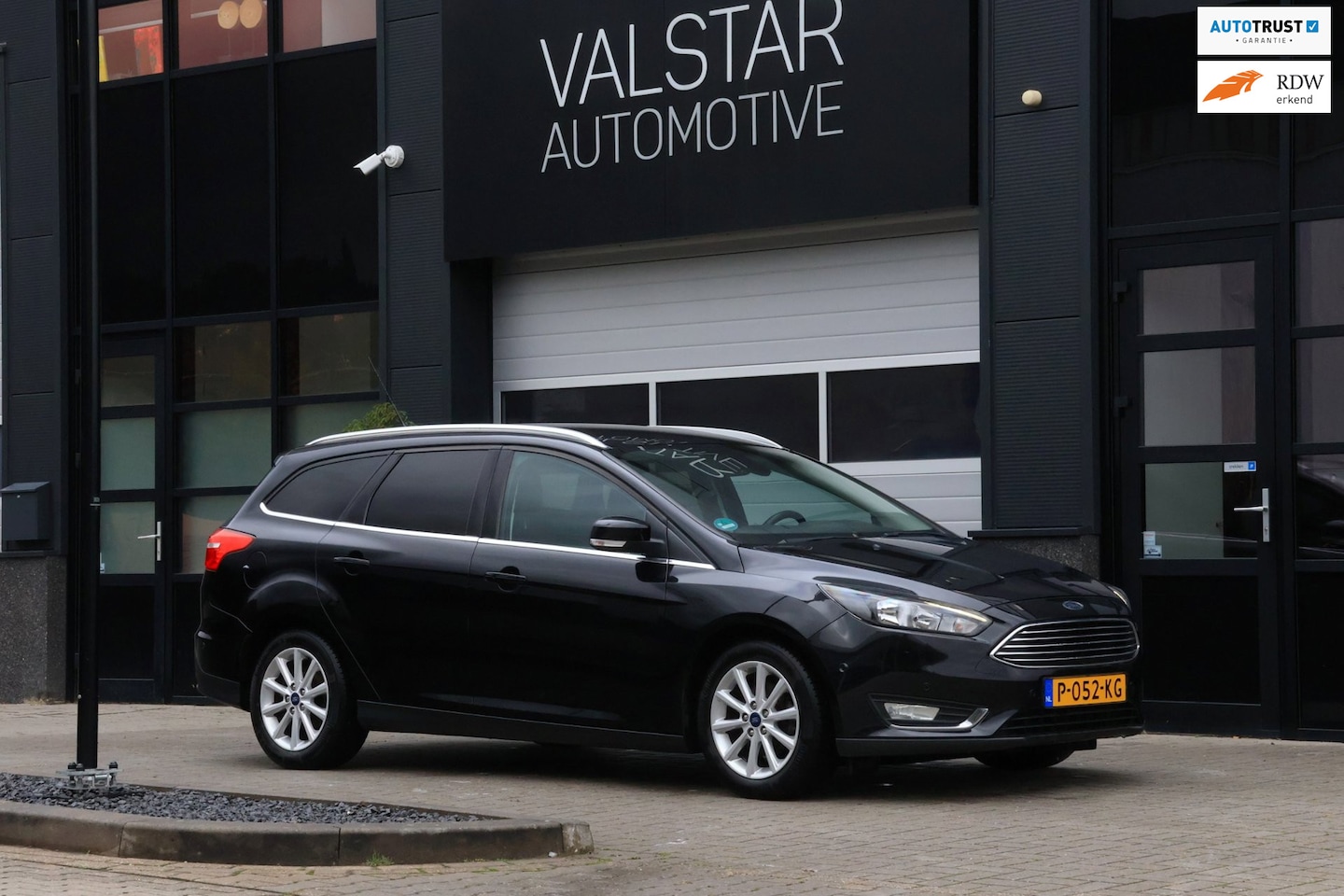 Ford Focus Wagon - 1.0 Titanium | Trekhaak | Stuur-stoel verwarming | Ford onderhouden! - AutoWereld.nl