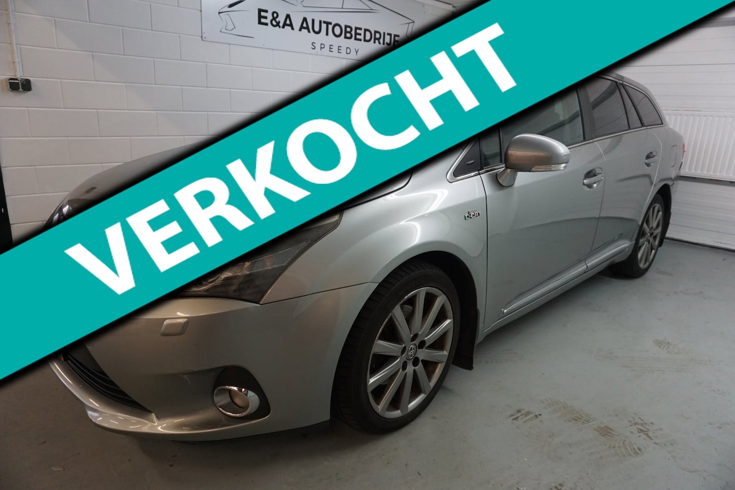 Toyota Avensis Wagon - 2.2 D-CAT Executive Business /PANORAMA / CAMERA - AutoWereld.nl