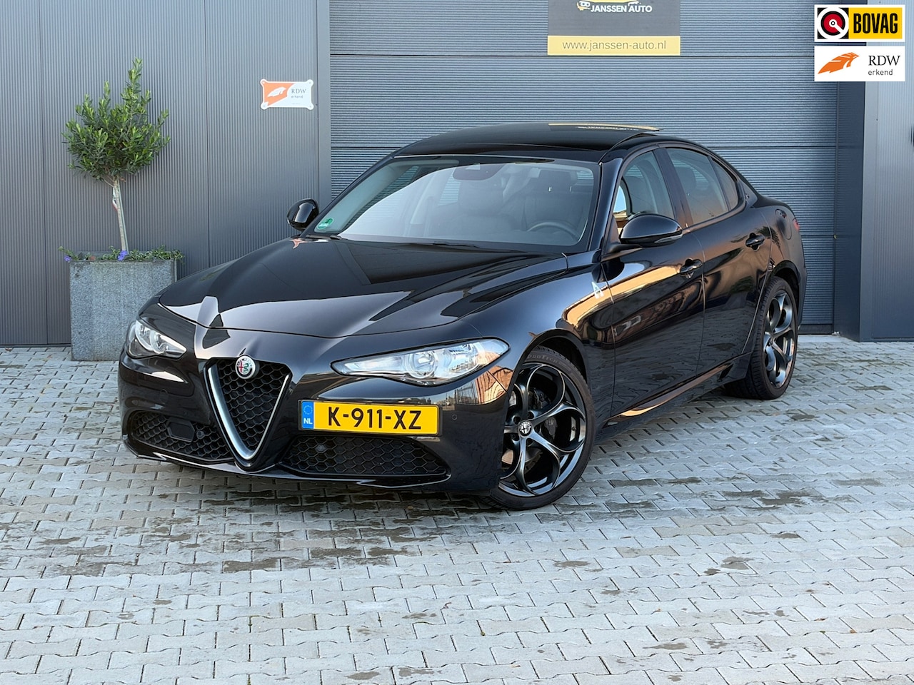 Alfa Romeo Giulia - 2.0T Super | Leder | Pano | Camera | Stoel en stuurverwarming | Volledig onderhouden - AutoWereld.nl