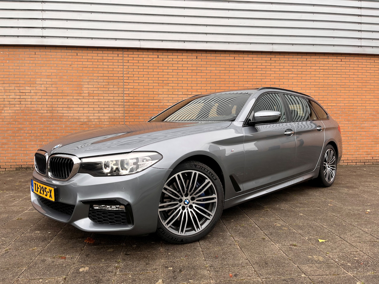 BMW 5-serie Touring - 530i High Executive M Pakket, leer, pano, HK, trekhaak dealerOH - AutoWereld.nl