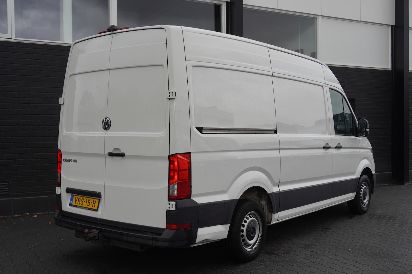Volkswagen Crafter - 2.0 TDI L3H3 140PK EURO 6 - Airco - Navi - Cruise - €18.950,- Excl. - AutoWereld.nl