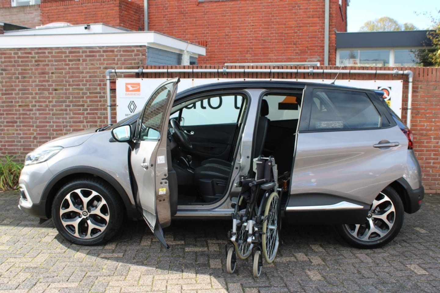Renault Captur - Rolstoelauto aangepast met lift automaat - AutoWereld.nl