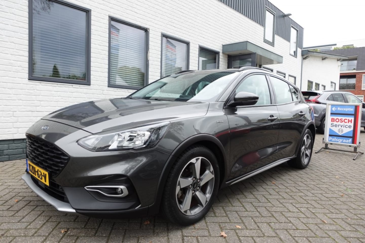 Ford Focus - 1.0 ECOB. TITANIUM X Active Automaat + Nw Distributie - AutoWereld.nl