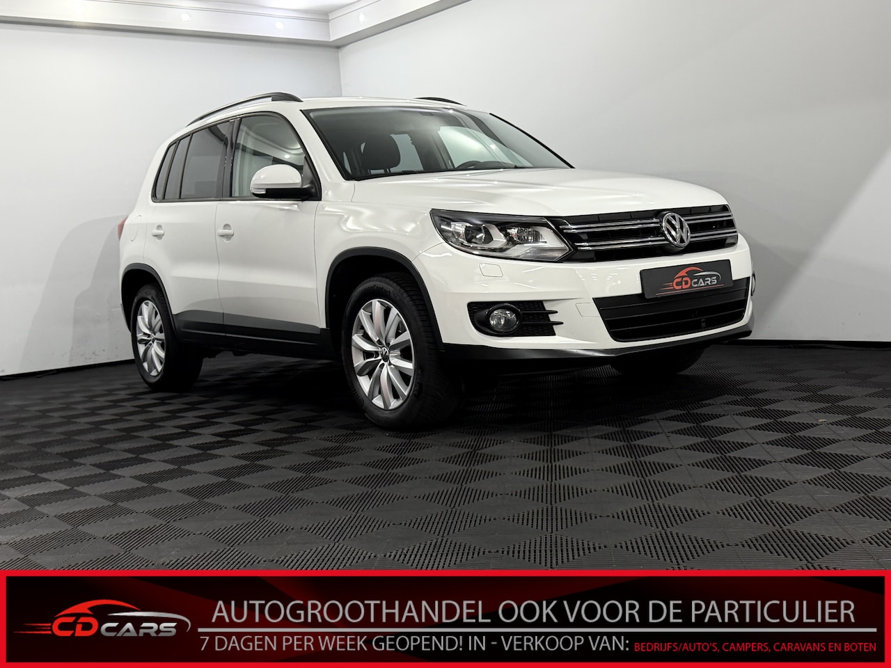 Volkswagen Tiguan - 1.4 TSI Sport&Style Edition Apple carplay, Clima, A start stop, Cruise control, Parkeersen - AutoWereld.nl