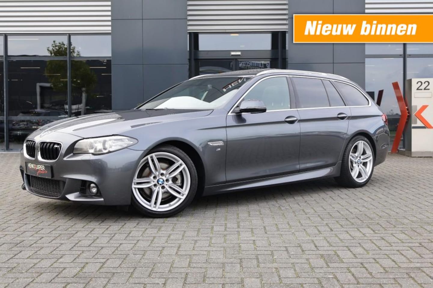 BMW 5-serie - 520i M Sport edition / Panodak / Leer / PDC vena / Camera/ Navi Prof./ Memory stoelen - AutoWereld.nl