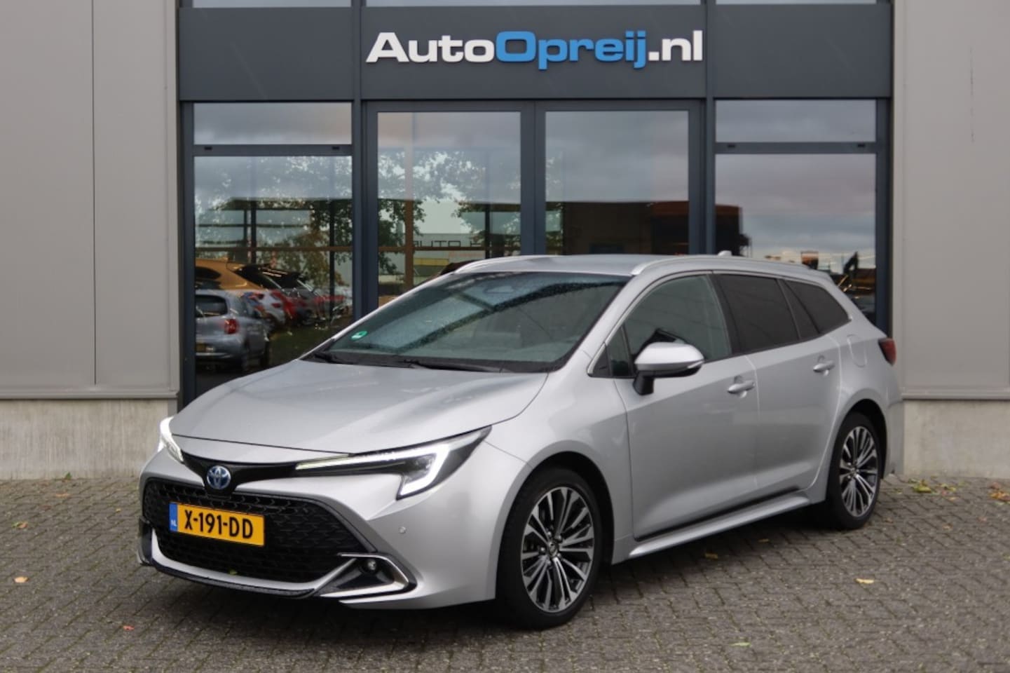 Toyota Corolla Touring Sports - Corolla Touring Sports HYBRID Automaat 140pk First Edition NAVI, Camera, Stoelverwarming, - AutoWereld.nl