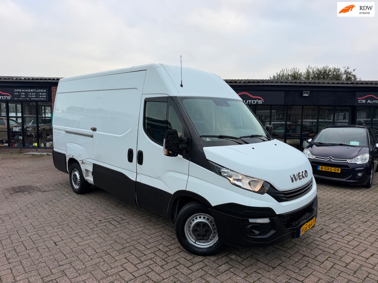Iveco Daily - 35 S 16 35S16V 2.3 352 H3 L|156pk|euro6|2019|automaat|airco - AutoWereld.nl