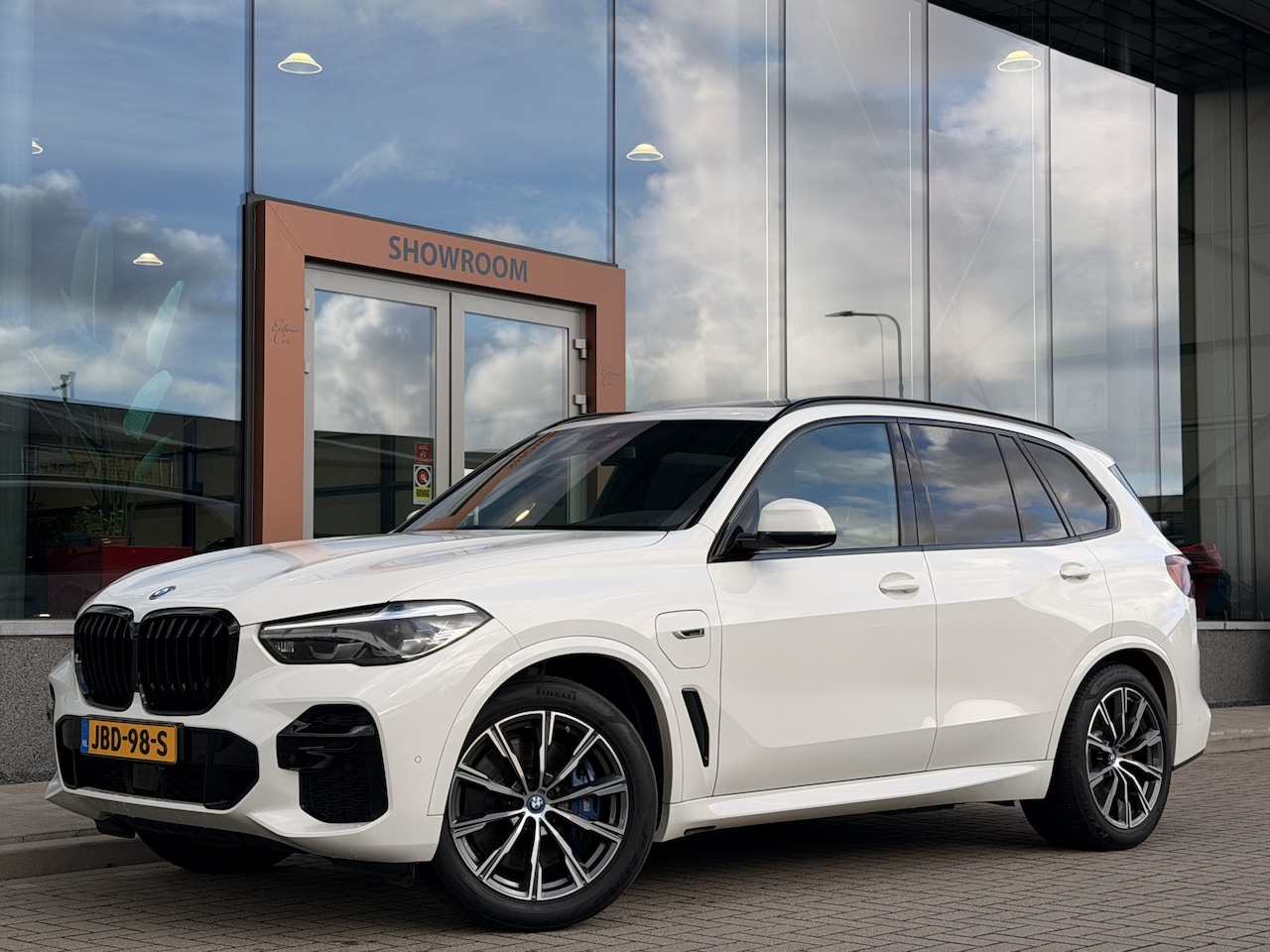 BMW X5 - xDrive45e M-Sport | Pano | Luchtvering | Elek. Trekhaak | Stoelverwarming | ACC | Memory | - AutoWereld.nl