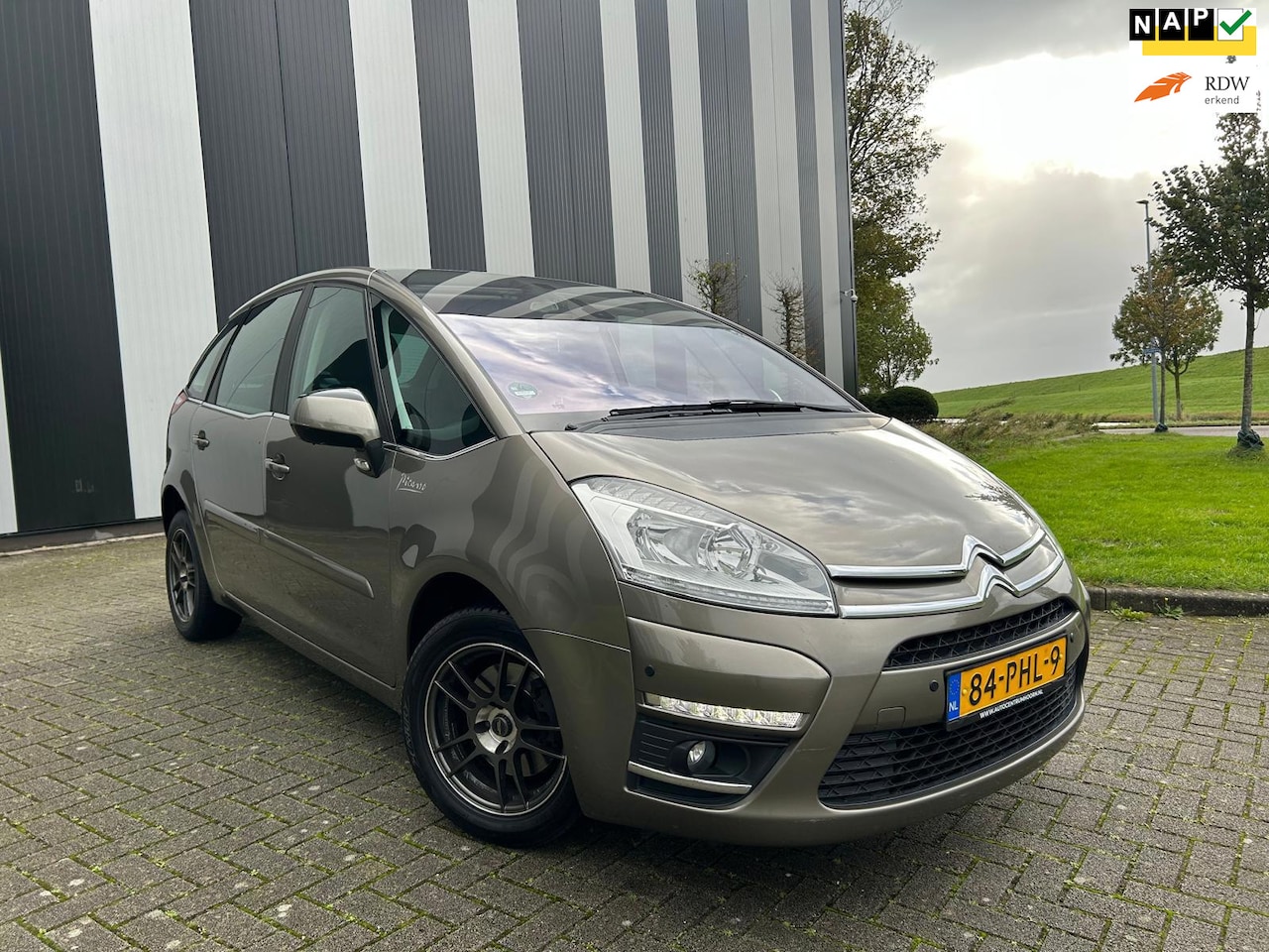 Citroën C4 Picasso - 1.6 THP Tendance Automaat-Clima-Cruise-Pano-Trekhaak - AutoWereld.nl