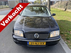 Volkswagen Bora - 1.6-16V Comfortline Climatronic export onderdelen loopt rijdt goed Kan rijdend mee
