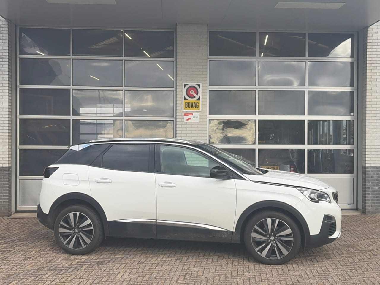 Peugeot 3008 - 1.2 PureTech Allure 1.2 PureTech Allure - AutoWereld.nl
