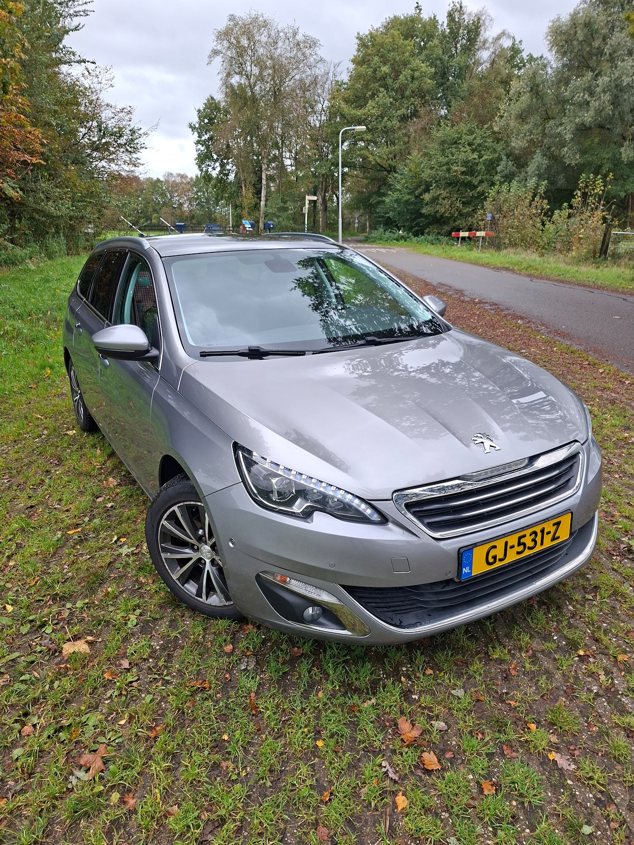 Peugeot 308 SW - 1.2 PureTech Allure - AutoWereld.nl