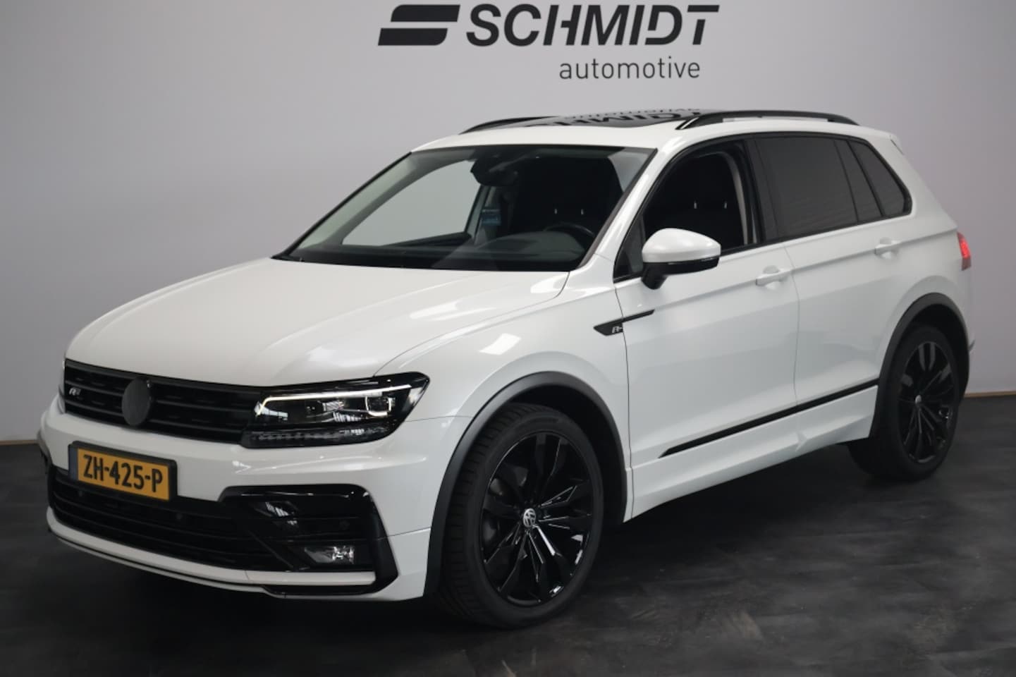 Volkswagen Tiguan - 1.5 TSI ACT R-Line | Panorama | Head-Up | Stoelverwarming | Camera - AutoWereld.nl
