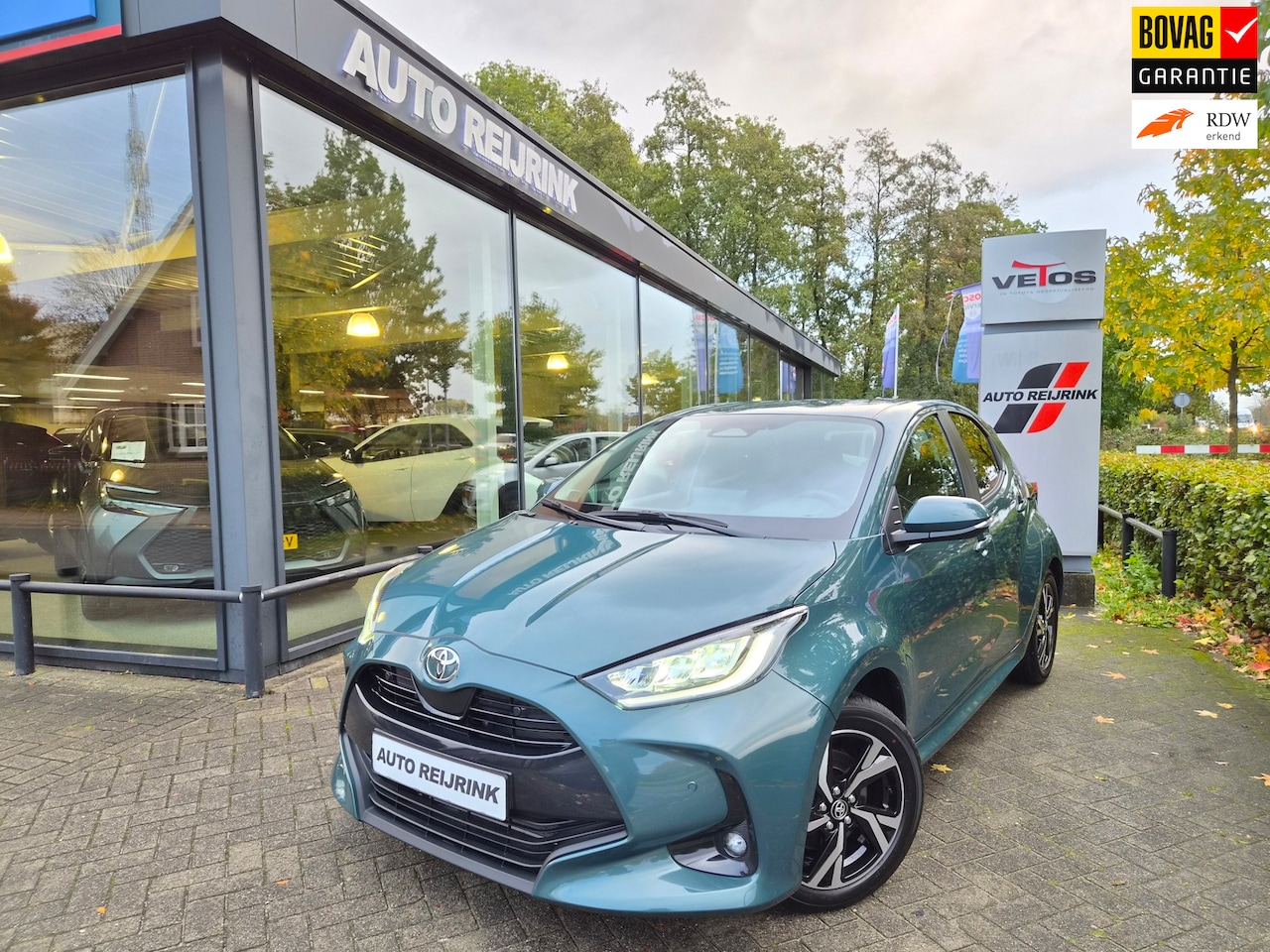 Toyota Yaris - 1.5 Hybrid 115 STYLE COMFORT/PARK.SENSOREN/DODE HOEK/STOEL-EN STUUR VERW/KEYLESS - AutoWereld.nl