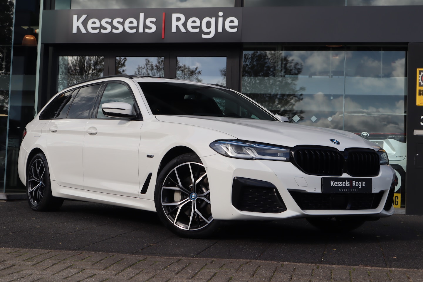 BMW 5-serie Touring - 530e M-sport | Pano | Leer | Elec.trekhaak | ACC | HuD | BLIS | 360 camera - AutoWereld.nl