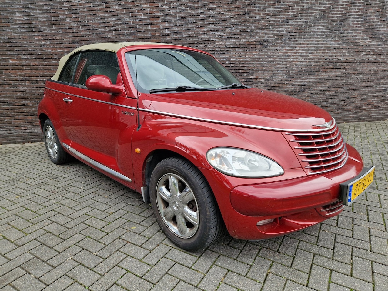 Chrysler PT Cruiser Cabrio - 2.4i Limited|LEER|DEALER ONDERH. - AutoWereld.nl