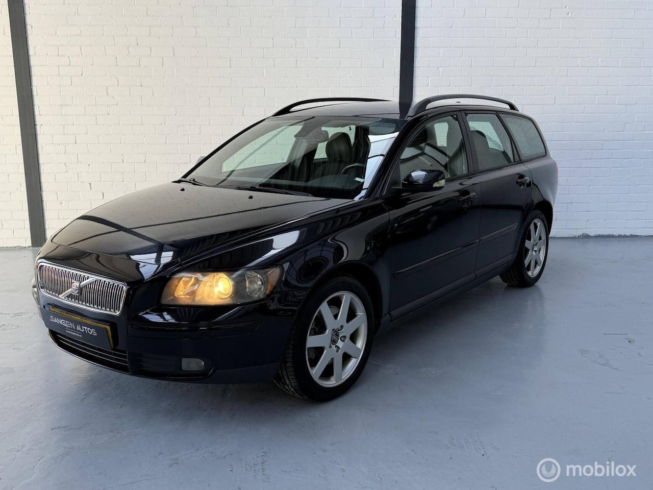 Volvo V50 - 2.4 140 Pk Apk 9-2027 cruise airco leder - AutoWereld.nl