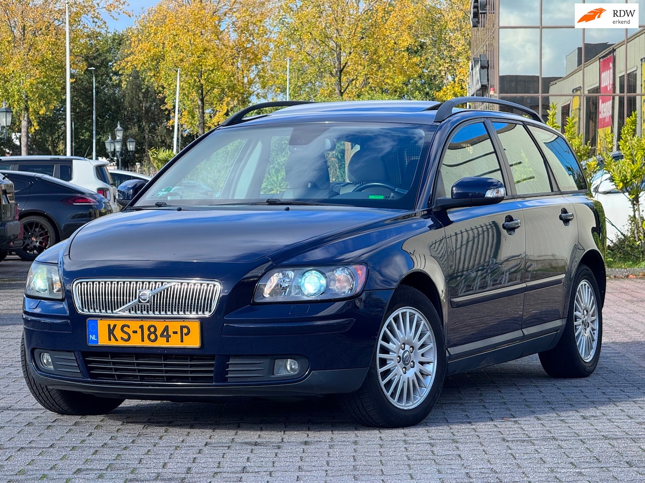 Volvo V50 - 2.4i Summum | Automaat | Parkeersensoren | Xenon | Onderhoudhistorie | 2 sleutels | Climat - AutoWereld.nl