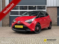 Toyota Aygo - 1.0 VVT-i x-play Bi-tone Carplay Camera Lichtmetaal 5 Deurs