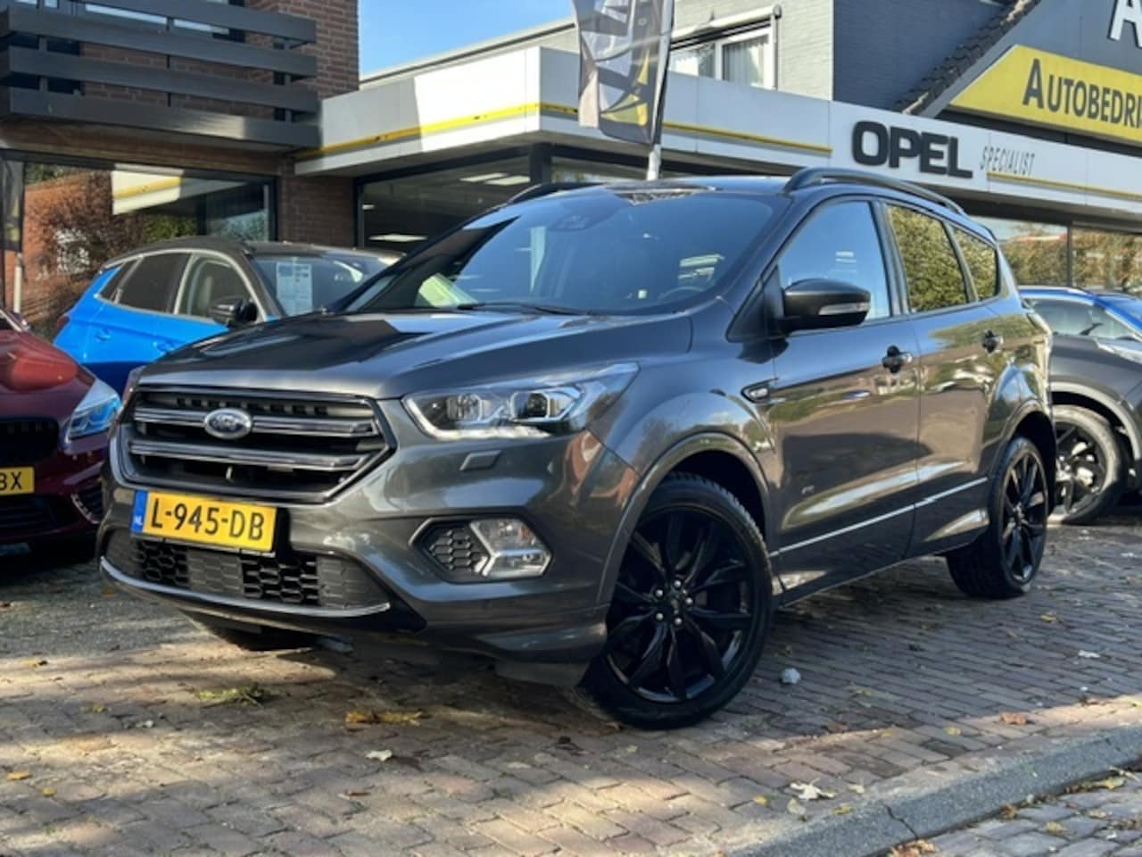 Ford Kuga - 1.5 EcoBoost 182pk 4WD ST-Line + 19"/ Navi/ Clime/ Cruise/ Xenon/ Park-Assist - AutoWereld.nl