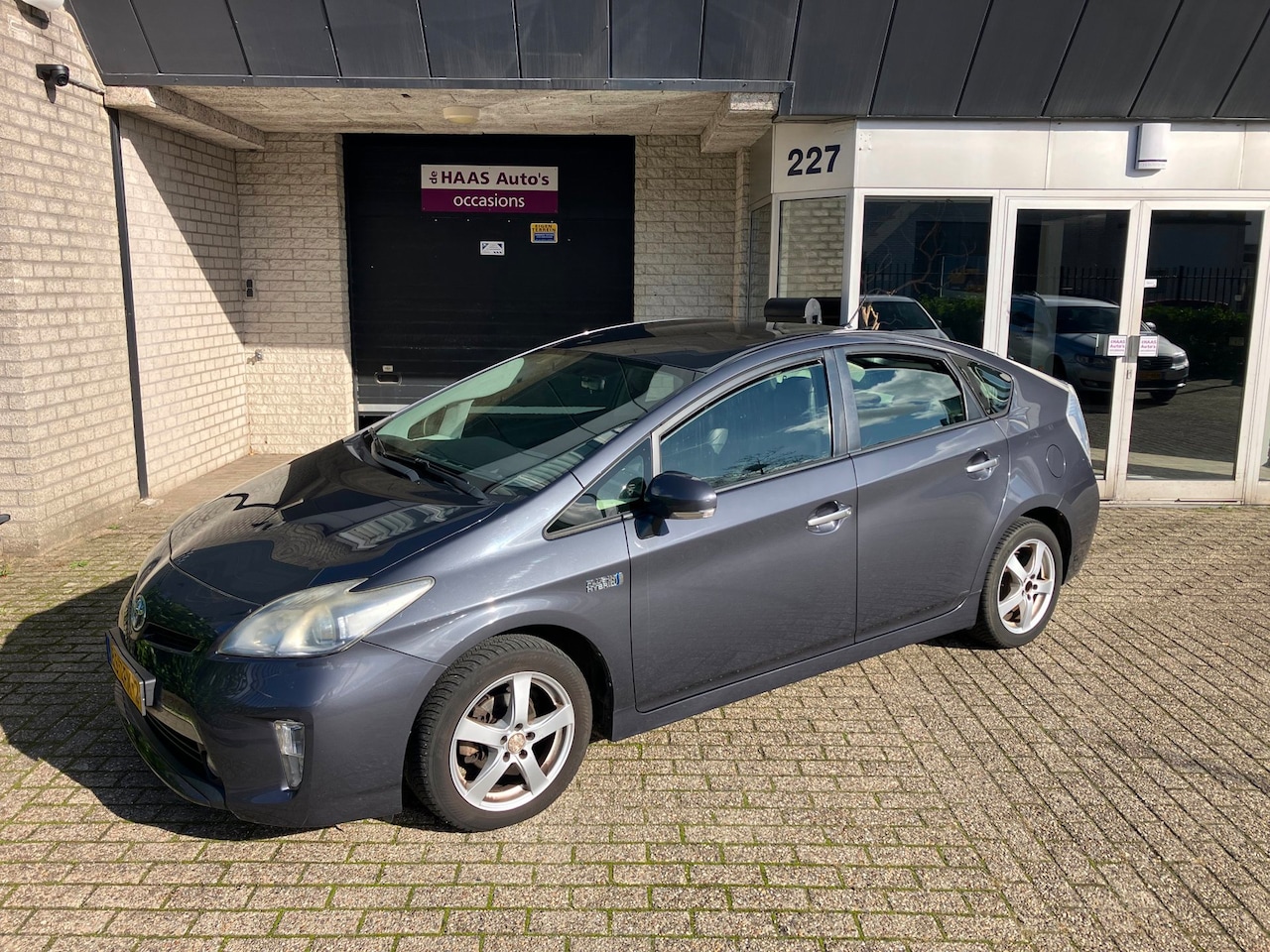 Toyota Prius - 1.8 Plug-in Aspiration / HYBRID CHECK 2026 / DEALER SERVICED / NAVI / CAMERA / TREKHAAK - AutoWereld.nl