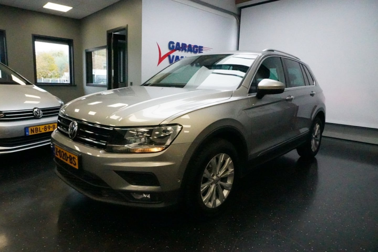Volkswagen Tiguan - 1.4 TSI ACT 150PK Camera/Leer/Pano/Trekhaak/Carplay - AutoWereld.nl