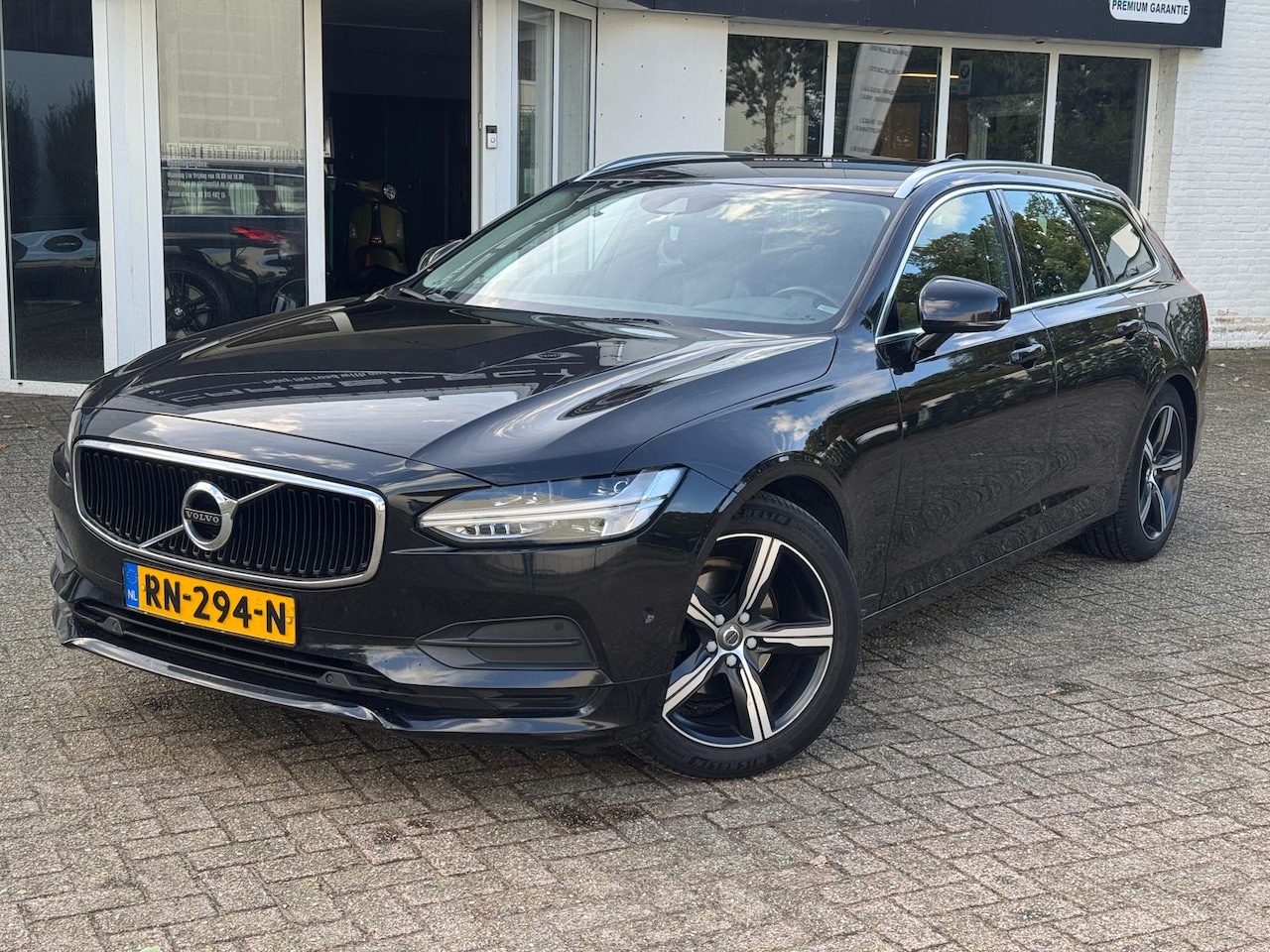 Volvo V90 - 2.0 D3 Momentum | Adaptieve Cruise | Co-pilot | DAB | Leder | - AutoWereld.nl
