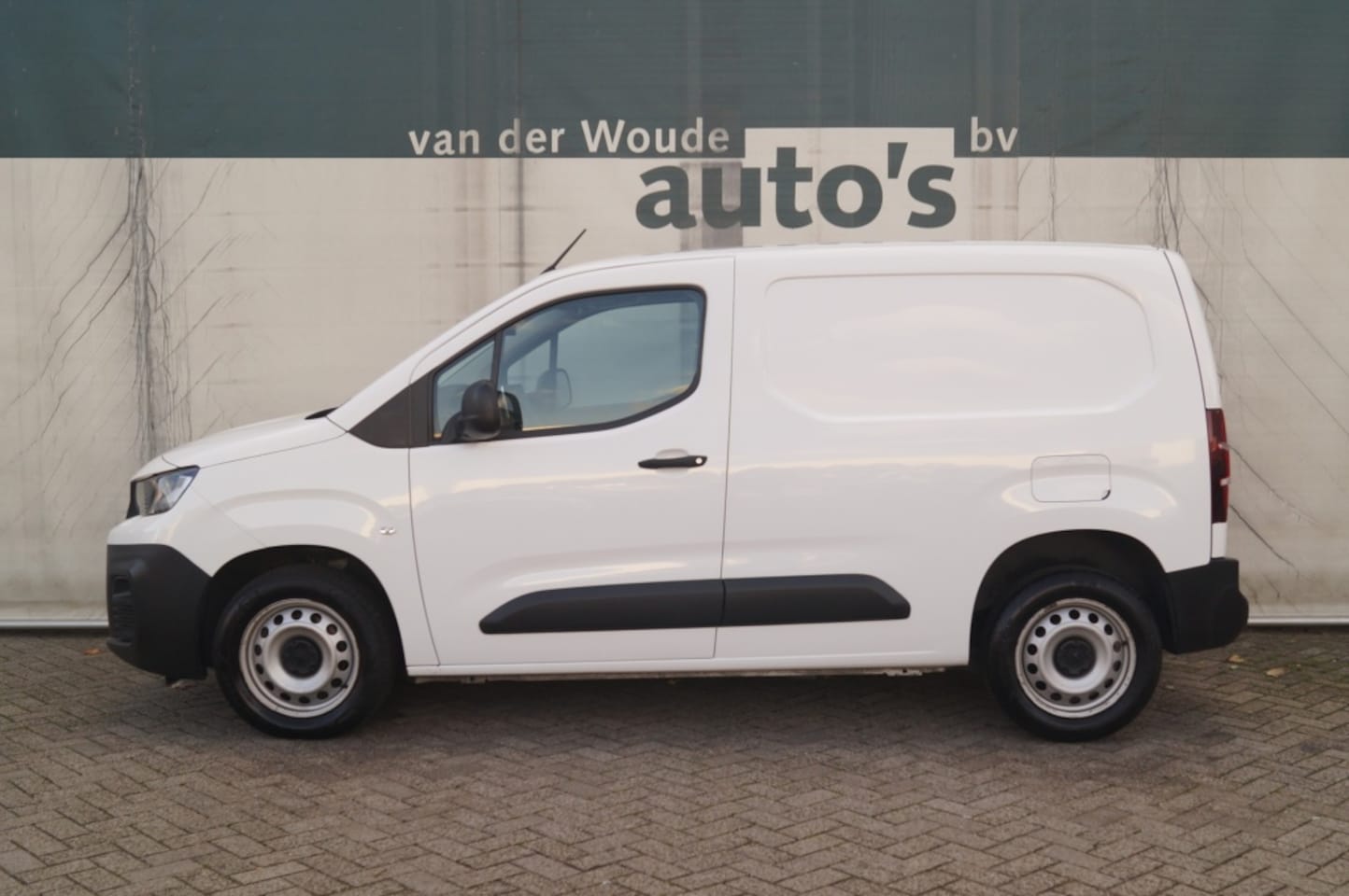 Peugeot Partner - 1.5 BlueHDI 130pk Premium -NAVI-CAM-PDC-3persoons- - AutoWereld.nl