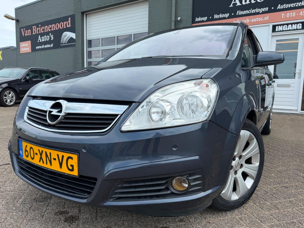 Opel Zafira - 2.2 Executive 7 pers. MOTORSTORING !!! met trekhaak en navigatie en cruise controle en air - AutoWereld.nl
