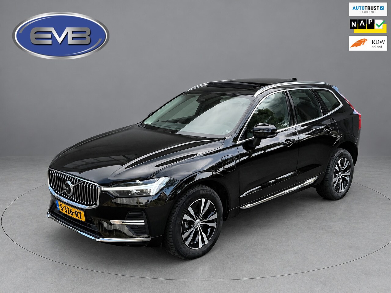 Volvo XC60 - 2.0 T6 Plug-in hybrid AWD Essential Bright, panoramadak, 1 e eigenaar, Origineel NL auto m - AutoWereld.nl