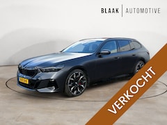 BMW 5-serie Touring - 530e M Sport-Pro Edition | matzwart | 21" individual | innovation | leer | head-up
