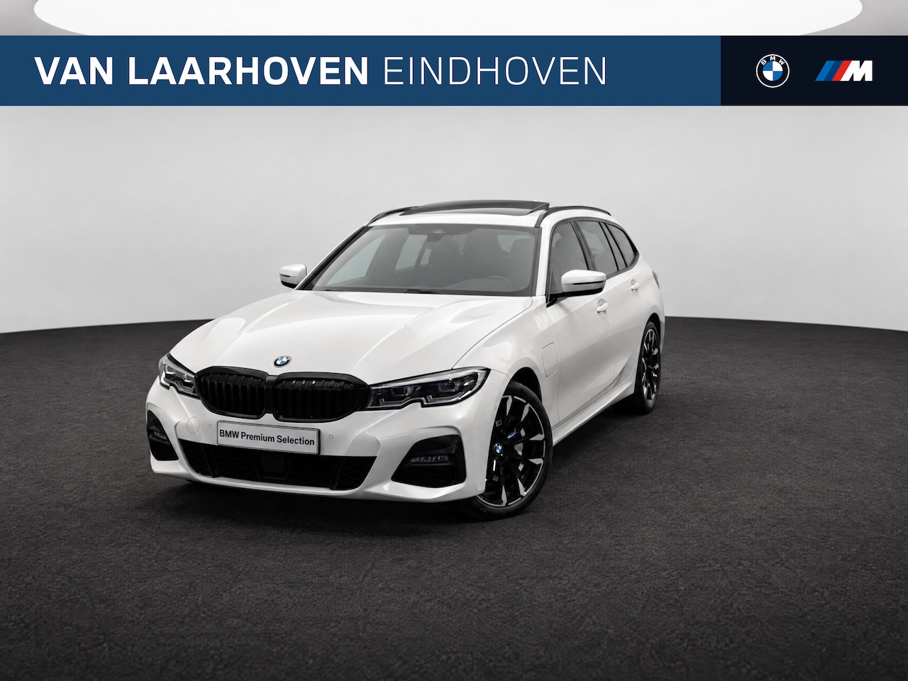 BMW 3-serie Touring - 330e M Sport Automaat / Panoramadak / Sportstoelen / Comfort Access / Achteruitrijcamera / - AutoWereld.nl