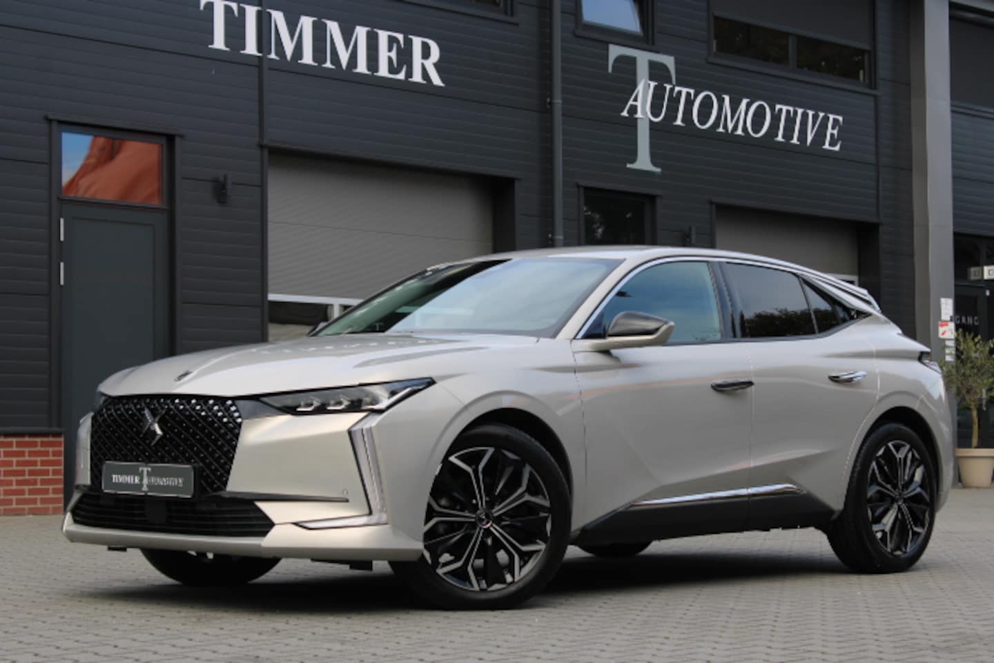 DS 4 - 1.2 Hybrid Étoile + Leder Alcantara + Adaptieve Cruise Control + 19 Inch + Xenon + Head Up - AutoWereld.nl