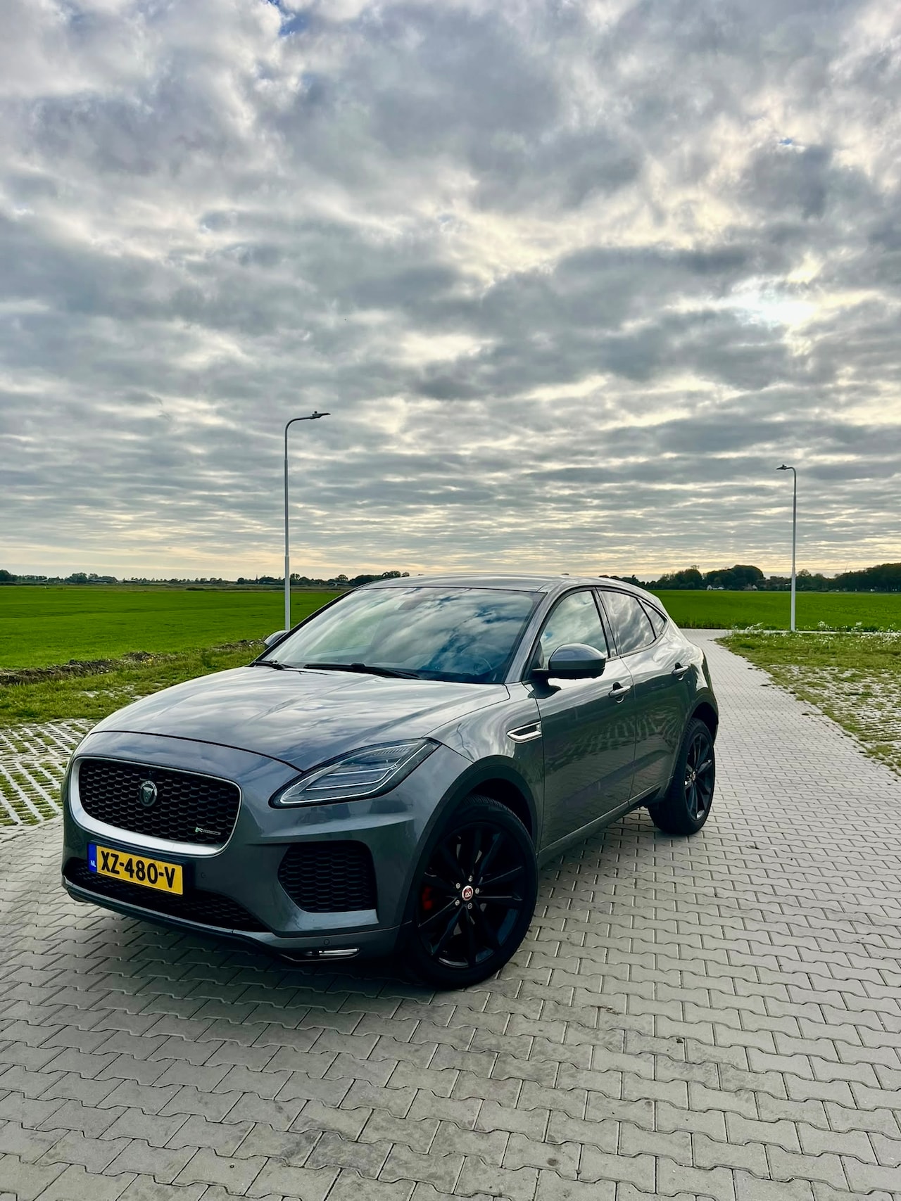 Jaguar E-Pace - 2.0 P250 AWD R-Dynamic S - AutoWereld.nl