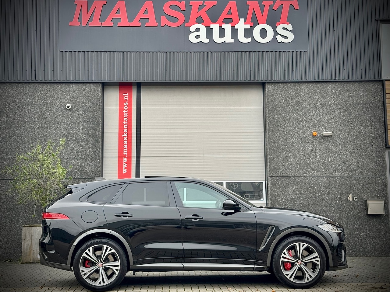 Jaguar F-Pace - 5.0 V8 S/C AWD SVR / 550pk / Santorini black / Hud / INCLUDING JAGUAR MAINTENANCE! - AutoWereld.nl