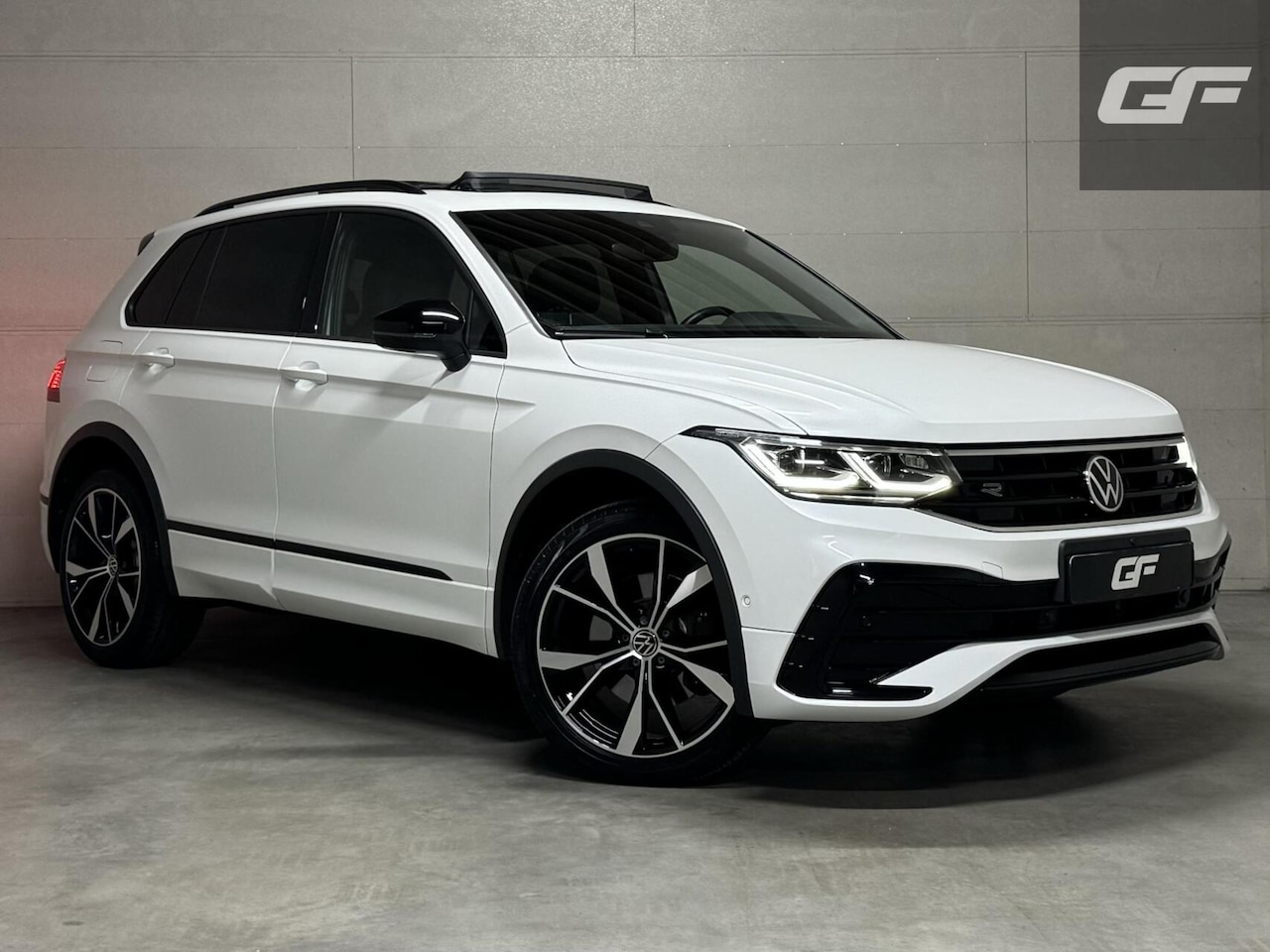 Volkswagen Tiguan - 1.4 TSI eHybrid R-Line Black Style Pano HUD 360º Carplay - AutoWereld.nl