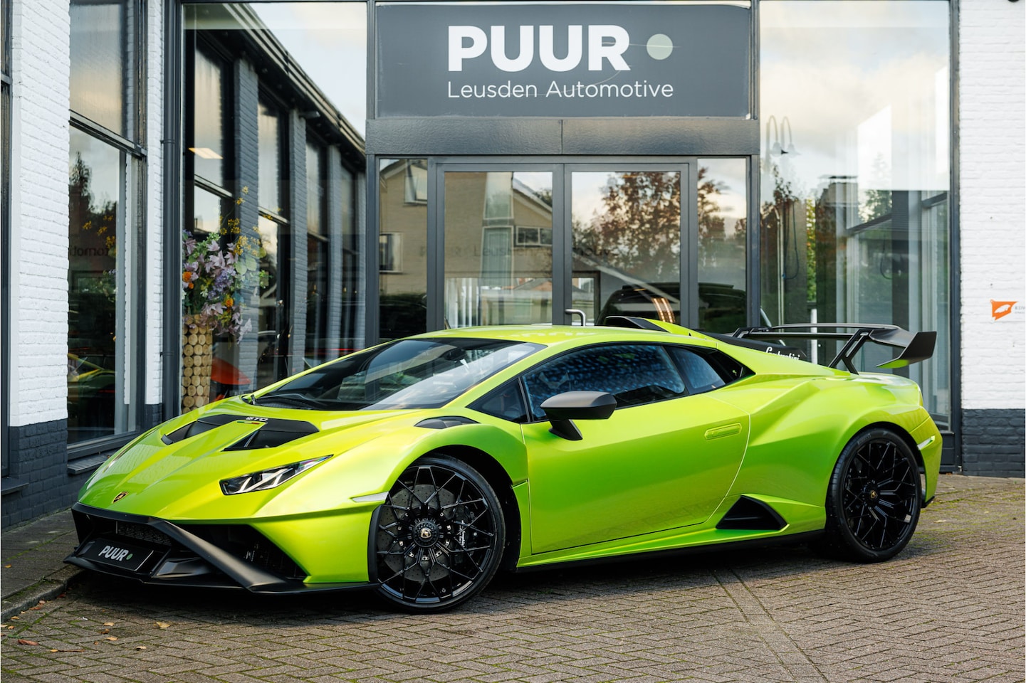 Lamborghini Huracán STO - 5.2 V10 'Selezione Lamborghini Warranty'' Verde Citrea - Matte Carbon Pack - Sport Seats - - AutoWereld.nl