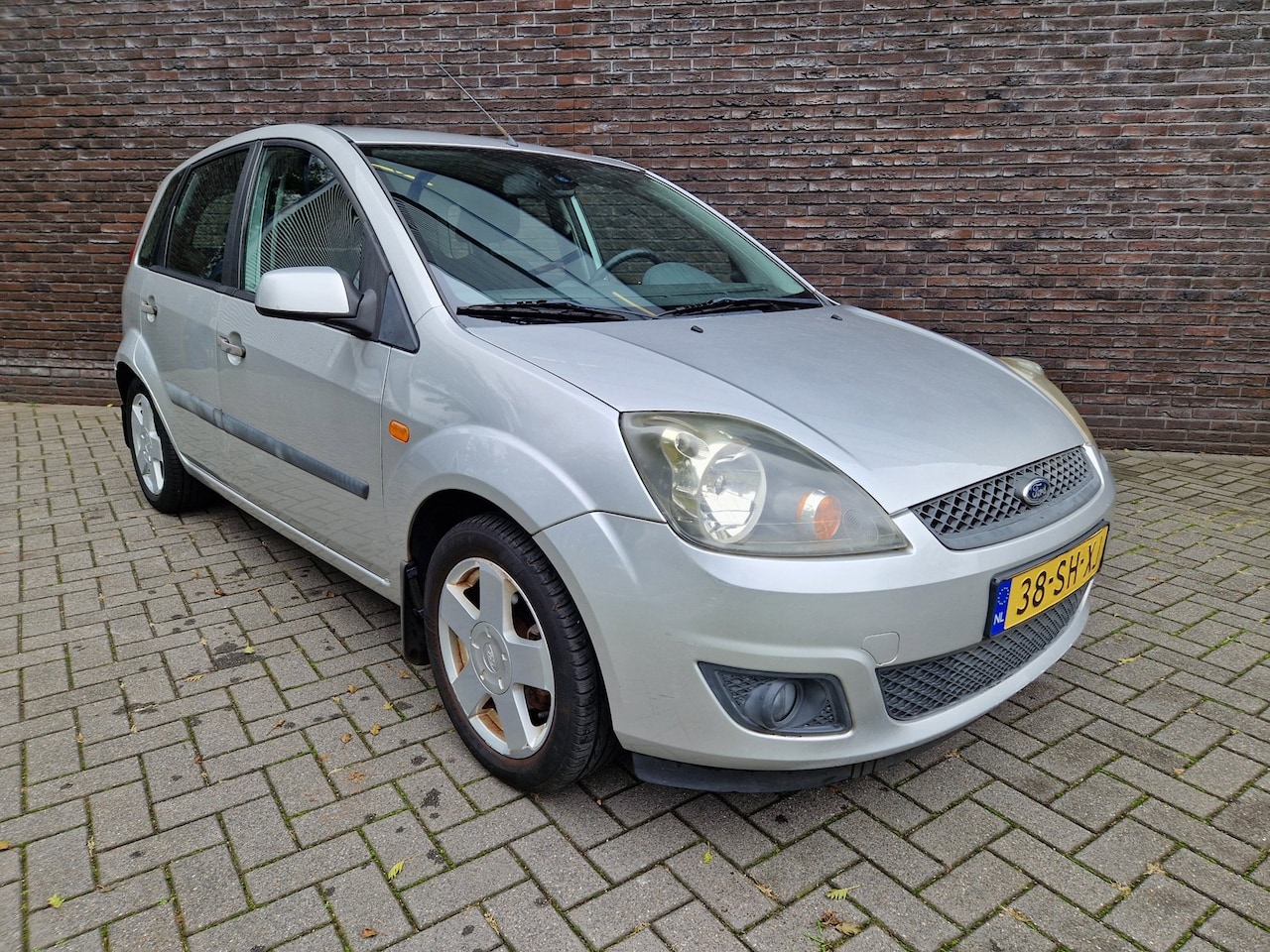Ford Fiesta - 1.3-8V Futura|5DRS|AIRCO|APK'27|NIEUWE KOPPELING - AutoWereld.nl