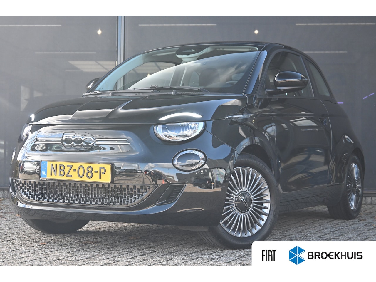Fiat 500e - Urban 42 kWh 95,7%SOH! 3 Fase | Navigatie | Stoelverwarming | Achteruitrijcamera | Keyless - AutoWereld.nl