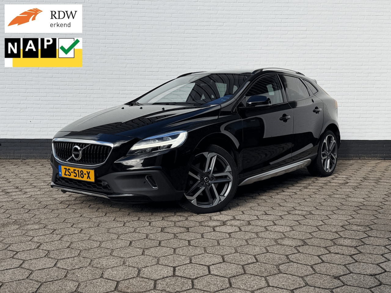 Volvo V40 Cross Country - T3 Polar+ Luxury PANODAK l LEDER l CAMERA - AutoWereld.nl