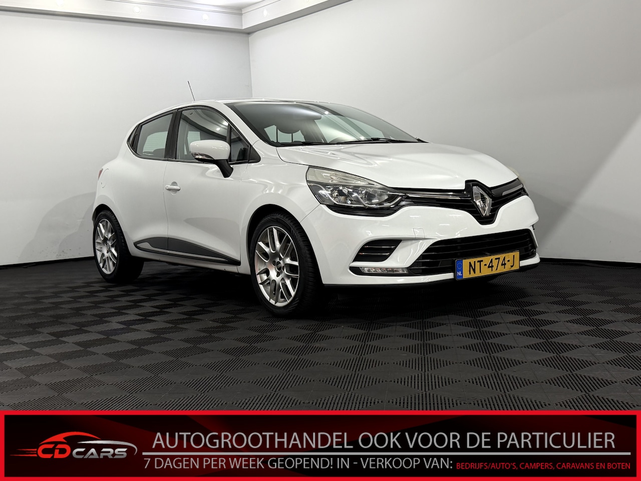 Renault Clio - 1.5 dCi Ecoleader Zen Airco, Parkeersensoren, Navi, Keyless start, Sportief velgen, Cruise - AutoWereld.nl